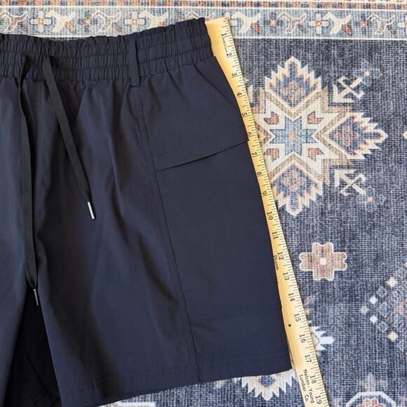 Halara Water Repellent High Waisted Belted Hiking Cargo Shorts Black Size Large - Picture 6 of 8